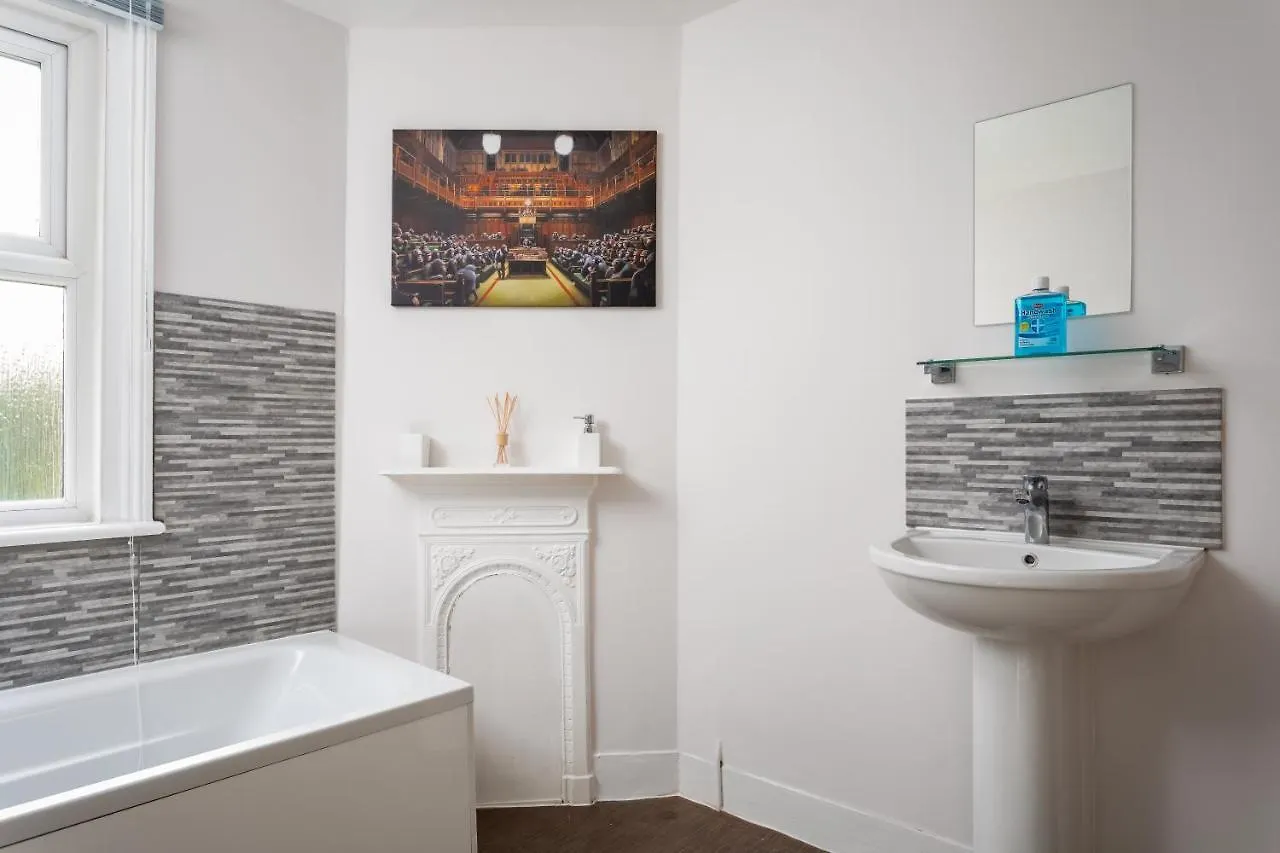 Market Street 5 Min Walk To Town Centre Cheltenham