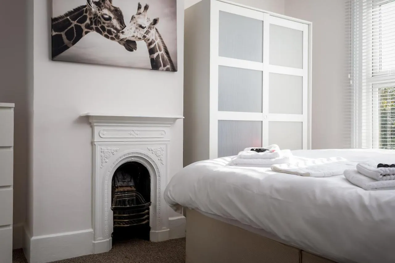 Market Street 5 Min Walk To Town Centre Cheltenham